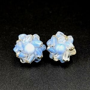 Beautiful Vintage Unsigned Blue Glass and Silver Toned Clip On Earings